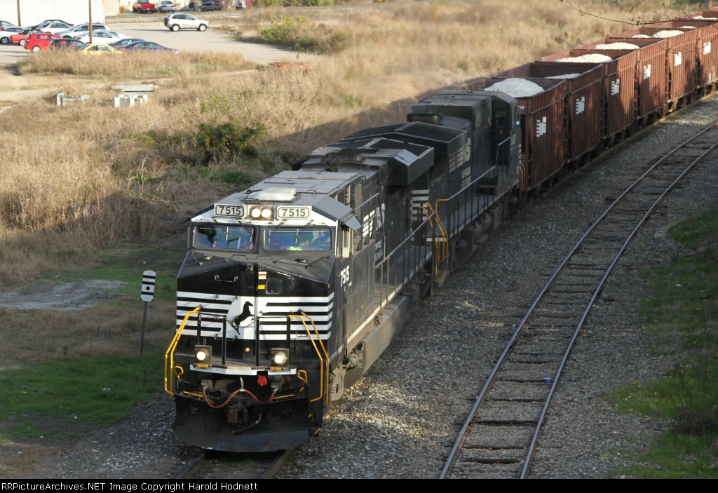 NS 7515 leads train 319 towards Boylan Junction